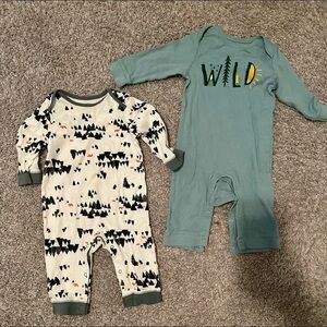 Old navy 6-12months onsie outfit bundle of 2 like new
